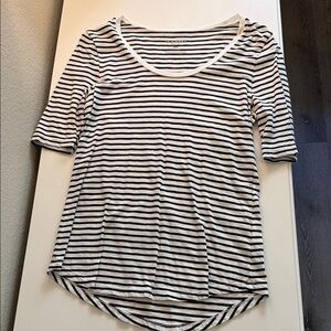 Old Navy Black and White Striped Short Sleeve Tee
